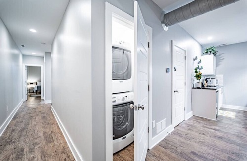 Fountain Square House | Contemporary 2BR2BA w/King *Den*Private Entry/Yard