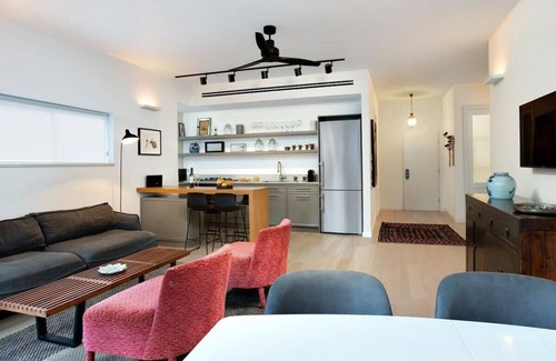 Tel Aviv Apartment | Contemporary 3BR in Shenkin by HolyGuest