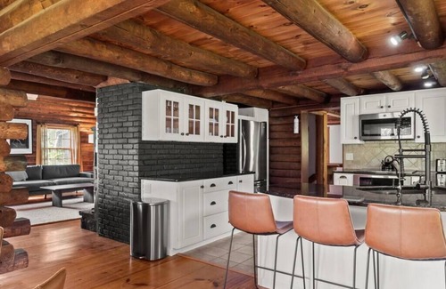 Ludlow Cabin | Contemporary 4-BR Cabin 5-min to Okemo