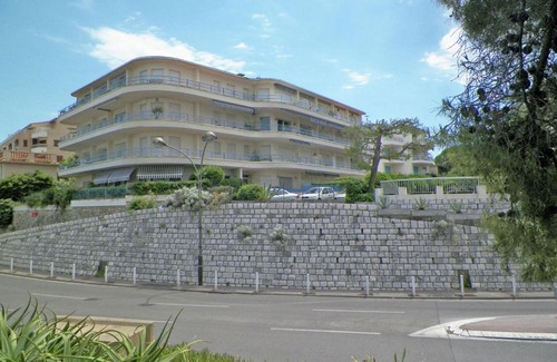 Cap-d'Antibes Apartment | Contemporary Apartment in Antibes with Terrace