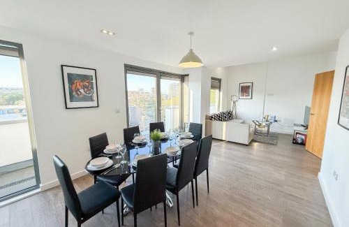 Hoxton Apartment | Contemporary Apartments with Private Balconies in Hoxton near Shoreditch, Old Street, Islington