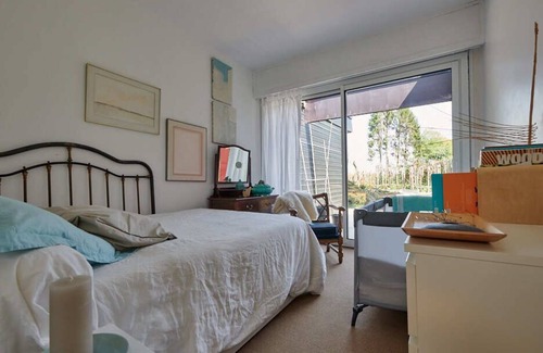 Pont-Scorff Cottage | contemporary artist's house in a vast wooded area