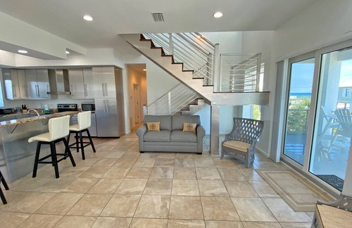 Pensacola Beach House | Contemporary Beach House Pet friendly, Veterans 10% . Nov. & Dec. available