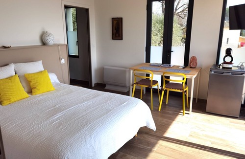 Montauroux Bed & Breakfast | Contemporary bioclimatic villa with pool in the Var