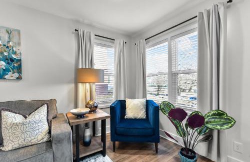 Downtown Omaha House | Contemporary Blue Oasis Apt 1