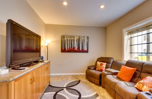 Moab South Valley House | Contemporary & Bright Home with WiFi & Private Garage