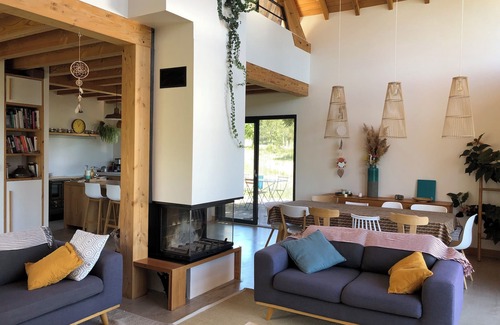 Puy-Saint-Eusebe Ski Chalet | Contemporary chalet on the heights of Lake Serre-ponçon