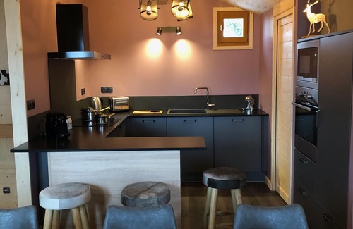Les Deux Alpes Ski Chalet | Contemporary Chalet for 14, with Jacuzzi.