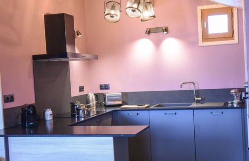 Les Deux Alpes Ski Chalet | Contemporary Chalet for 14, with Jacuzzi.