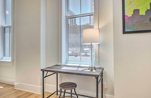 Central Business District Apartment | Contemporary Cincinnati Condo - Pets Allowed!