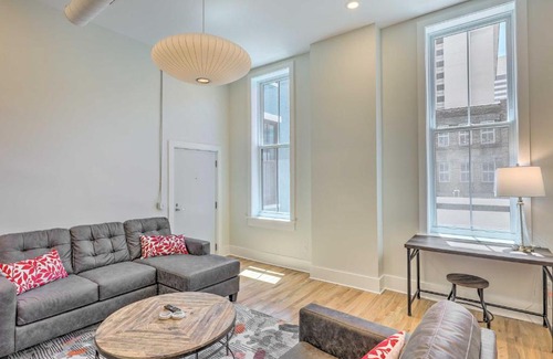 Central Business District Apartment | Contemporary Cincinnati Condo - Pets Allowed!