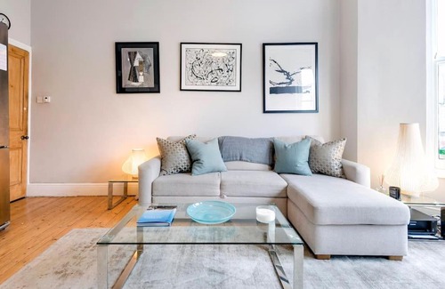 Wandsworth Apartment | Contemporary Clapham Living
