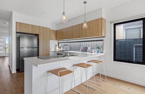 Rosebud House | Contemporary Coastal Escape with Sparkling Pool