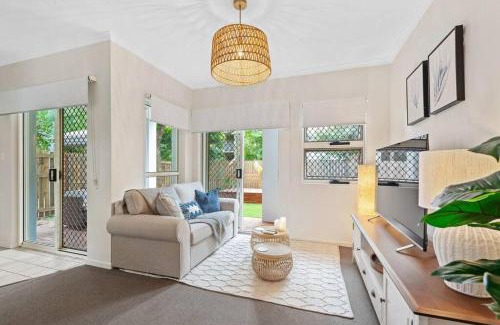 Morningside Apartment | Contemporary Comfy ~ 2Bed/2Bath/1Car ~ Hawthorne