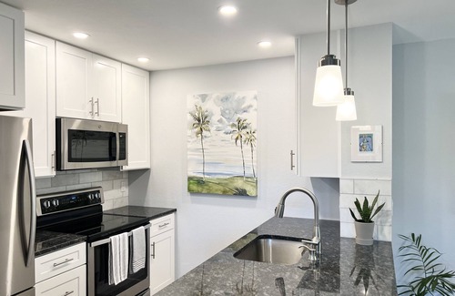 Tucson Condo | Contemporary Condo with Private Garden Patio and Pool Access
