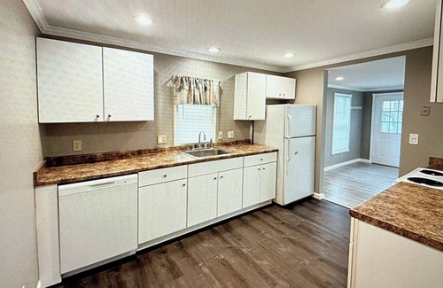 Conneaut Lakeshore Cottage | Contemporary Cottage Located Near Conneaut Lake