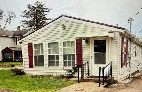 Conneaut Lakeshore Cottage | Contemporary Cottage Located Near Conneaut Lake