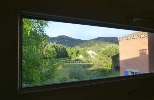 Cavaillon Cottage | Contemporary Cottage Rental: wooded property, private pool, view Luberon