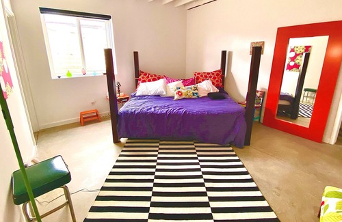 Crestwood House | CONTEMPORARY DERBY RETREAT WITH THREE PRIMARY SUITES!!