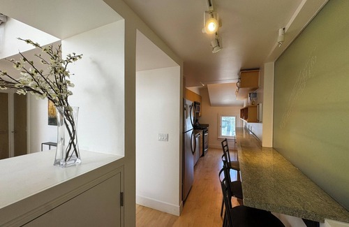 Dolores Heights Apartment | Contemporary Flair Castro Noe 3BR
