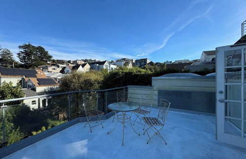 Dolores Heights Apartment | Contemporary Flair Castro Noe 3BR