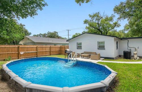 Sulphur Springs House | Contemporary & Fully Updated Heated Pool Home