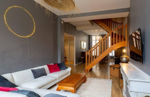 Bordeaux Golden Triangle Apartment | Contemporary Furnished Duplex With 3 Bedrooms Near All Amenities