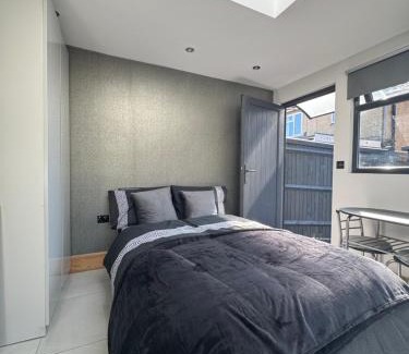 Hove Apartment | Contemporary garden studio in Brighton!