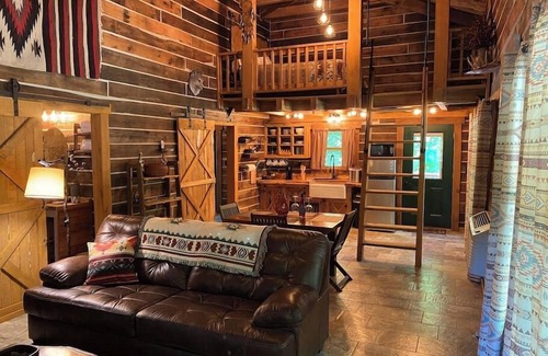 Anna Cabin | Contemporary Glamping with Native American Appeal!