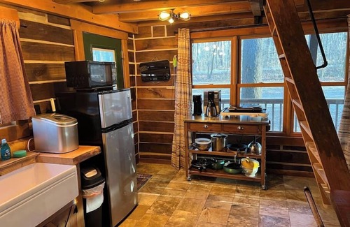 Anna Cabin | Contemporary Glamping with Native American Appeal!