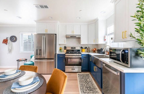 Alhambra House | Contemporary Hideaway BBQ EV Charger