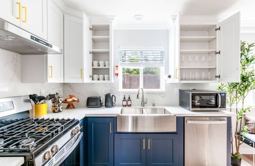Alhambra House | Contemporary Hideaway BBQ EV Charger