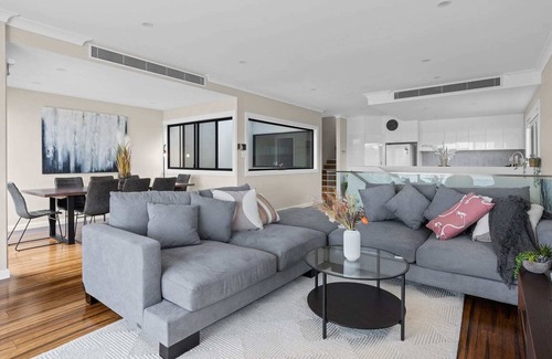 Speers Point House | Contemporary Home with Water Vistas - Speers Point