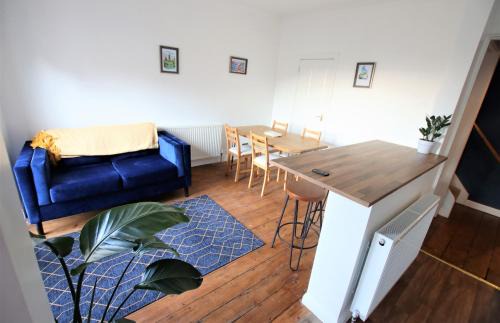 Easton House | Contemporary Home in Friendly Easton, Free Parking