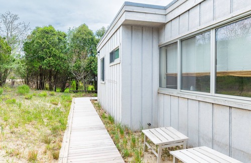 Beach Hampton House | Contemporary home w/central AC, high-speed WiFi, full kitchen, & furnished deck