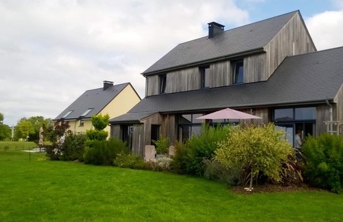 Dragey-Ronthon Cottage | Contemporary house with enclosed garden, terrace and bay views