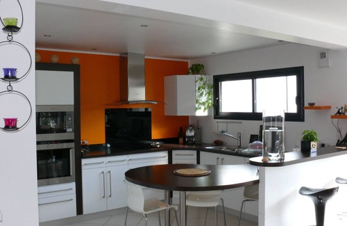 Surzur House | Contemporary house with garden and heated pool