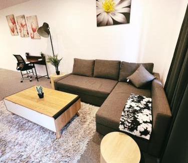 Kingston Apartment | Contemporary in Kingston-2bd Apt
