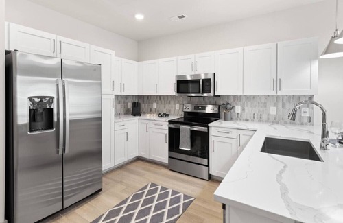 East Raleigh Apartment | Contemporary Living 5 Min From Downtown