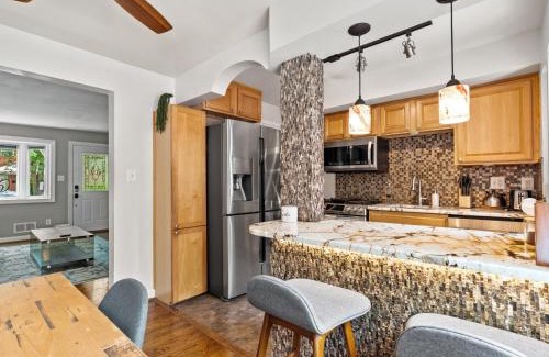 Aurora Highlands Hotel | Contemporary Lux Pad Patio