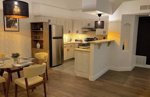Gibson Springs Condo | Contemporary luxurious Condo with Mountain View’s in Henderson . WiFi, Roku TV.