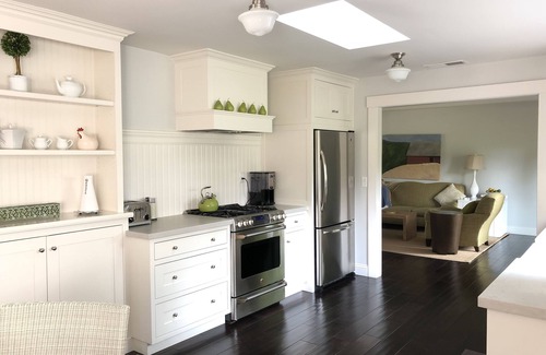 Kenwood House | Contemporary Luxury in Wine Country - Walkable to 9 tasting rooms!