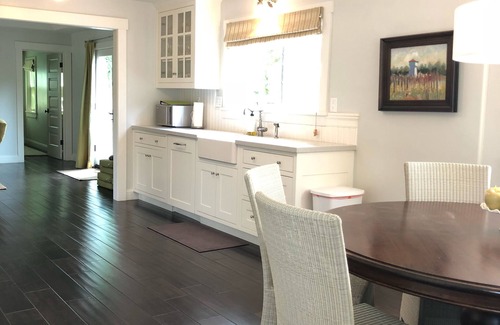 Kenwood House | Contemporary Luxury in Wine Country - Walkable to 9 tasting rooms!