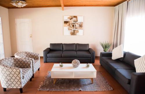 Waterkloof Glen Villa | Contemporary Menlyn Maine Villa @ 201 J