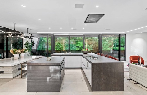 North Buckhead House | Contemporary Modern estate in delightful Atlanta with an infinity swimming pool