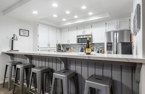 Mammoth Lakes Condo | Contemporary Mountain condo with WiFi, beautiful views and resort amenities