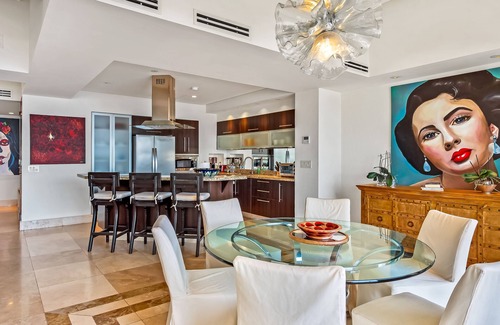 Emiliano Zapata Apartment | Contemporary oceanfront condo with amazing view, fast WiFi, & infinity pool