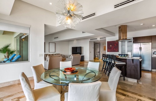 Emiliano Zapata Apartment | Contemporary oceanfront condo with amazing view, fast WiFi, & infinity pool