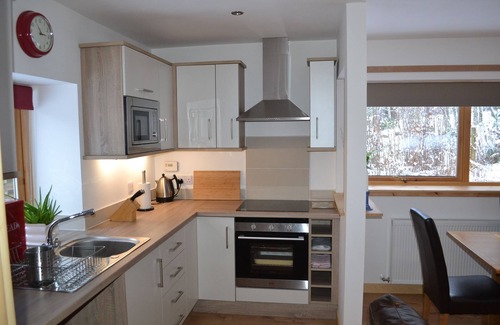 Inverarnie Cabin | Contemporary one bedroom cabin with WiFi