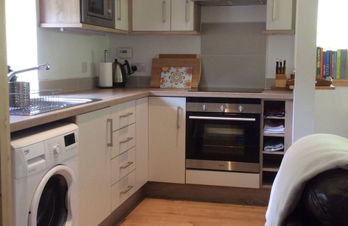 Inverarnie Cabin | Contemporary one bedroom cabin with WiFi